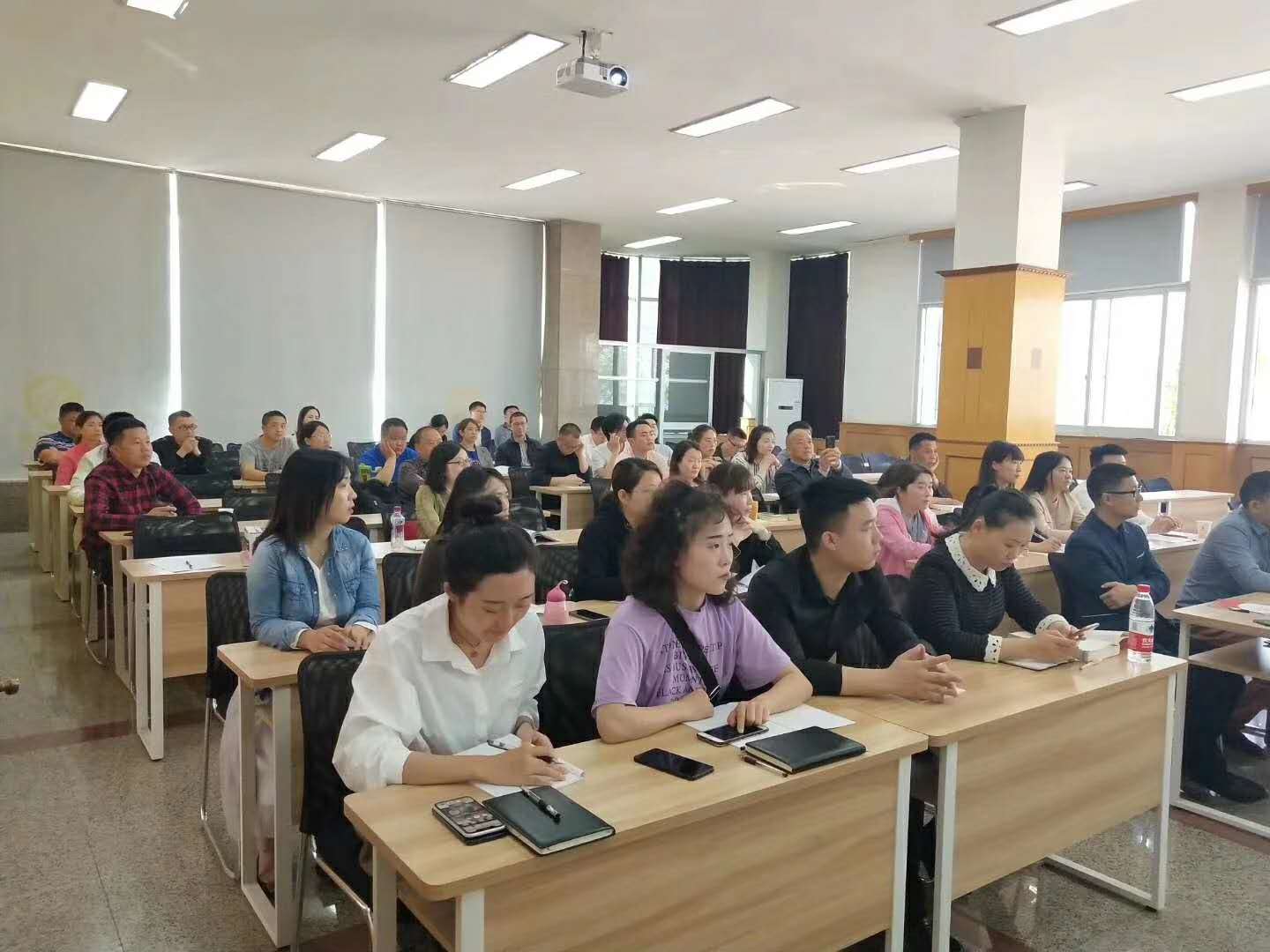 面授班授课现场